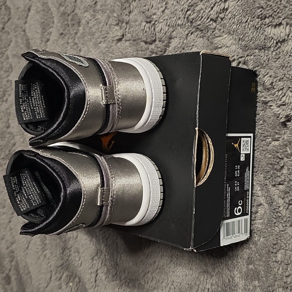 Jordan 1 High Kids Metallic Black Sneakers - Picture 4 of 6